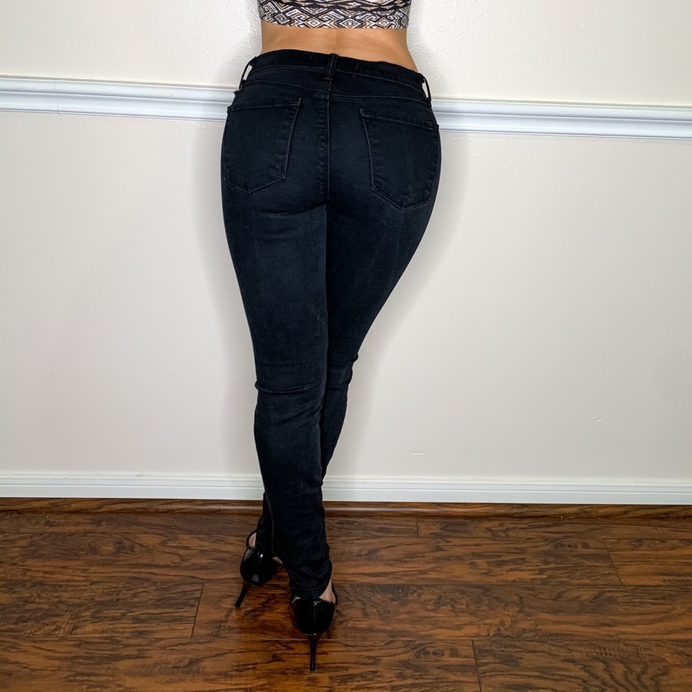 Women’s black skinny jeans